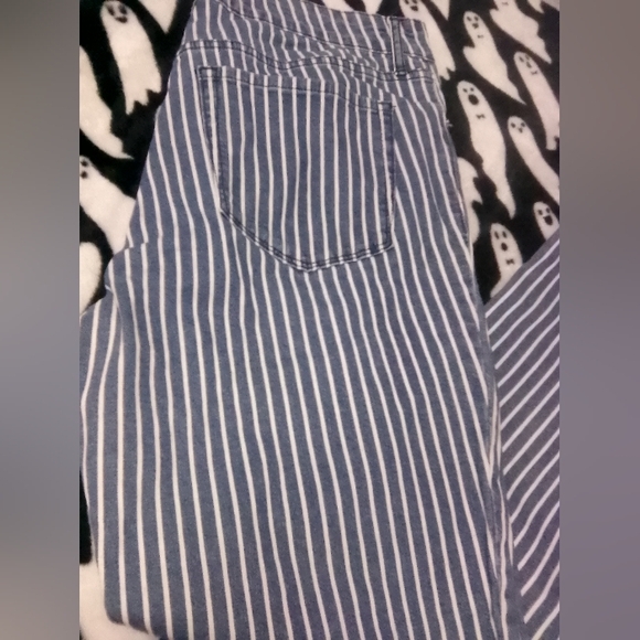 Chaps Blue & White Striped Mid Rise Crop Kick Pants - Picture 2 of 3